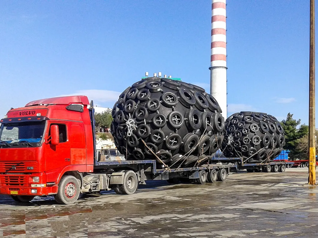 2.0X3.5m Pneumatic Rubber Fender with Tyres and Chain Net