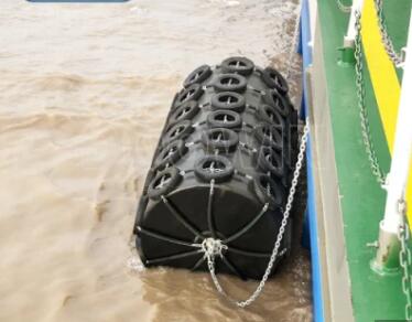 Navigating the Differences: Boat Fenders for Recreational Boats vs. Commercial Vessels