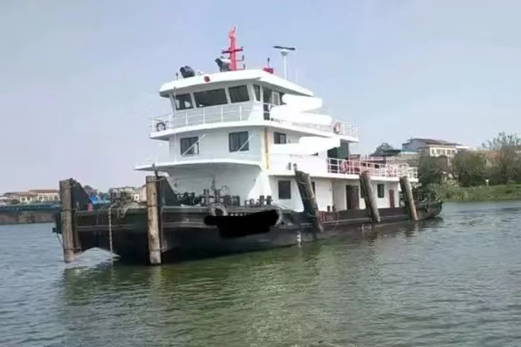 How Does a Harbor Tugboat Enhance Port Operations Efficiency?