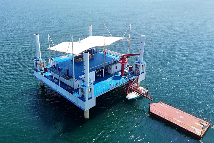 How Does a Sectional Jack Up Barge Solve Offshore Construction Challenges?