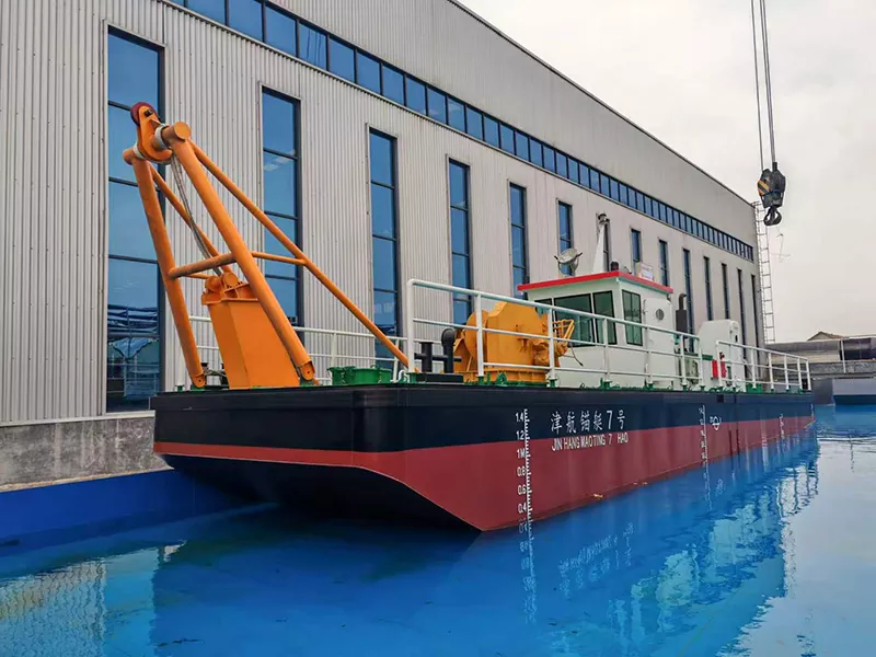 How Does a Towing Tugboat with Azimuth Thrusters Achieve 360-Degree Maneuverability