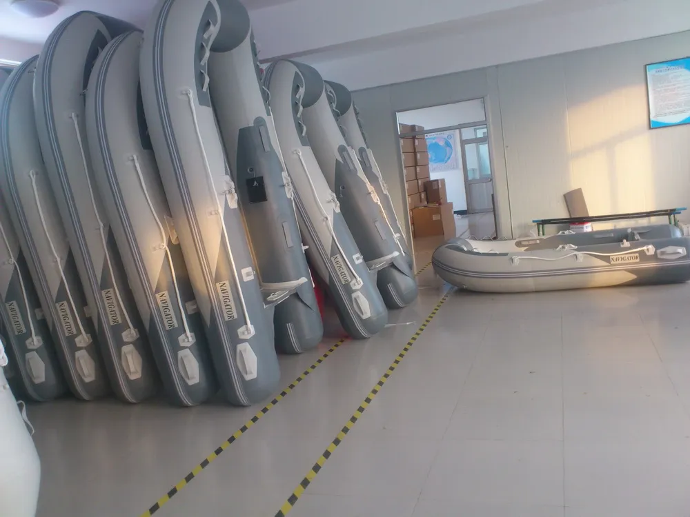 PVC Inflatable Boat with Plywood Floor (FWS-D230)