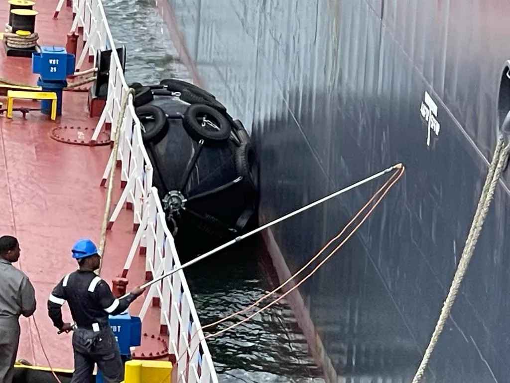 Yokohama Marine Pneumatic Rubber Fender for Sts